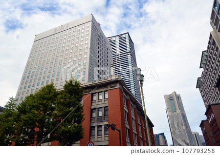Yokohama Landmark Tower and skyscrapers (Kaigandori 4-chome) 107793258