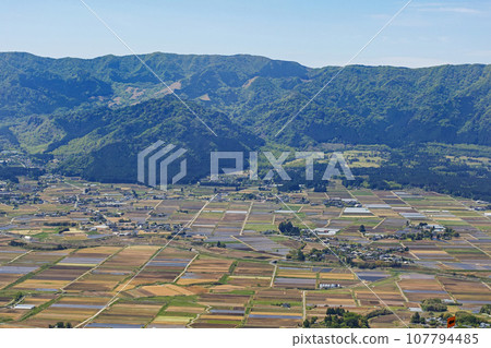 熊本縣/最美的道路:從南阿蘇全景線展望台看到的南阿蘇村周圍的新綠 熊本縣/最美的道路:從南阿蘇全景線展望台看到的南阿蘇村周圍的新綠 107794485