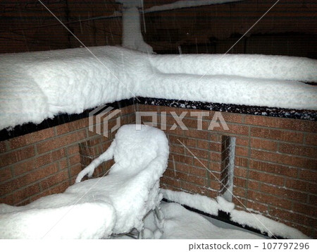 陽台上的雪 陽台上的雪 107797296