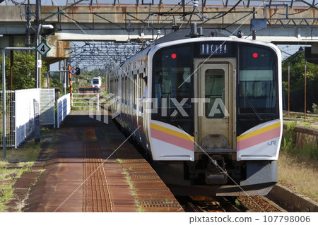 Shinetsu Main Line E129 series departing from Oshikiri Station (Nagaoka⇔Niigata) 107798006