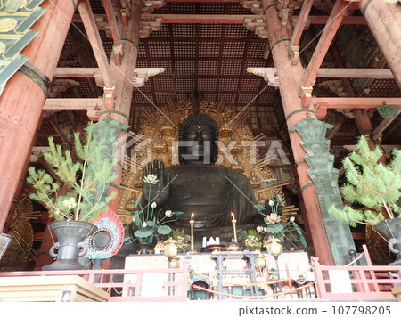 東大寺,正式名稱為奈良大佛寺,位於奈良縣奈良市,是金光名四天王護國寺的寺廟。 東大寺,正式名稱為奈良大佛寺,位於奈良縣奈良市,是金光名四天王護國寺的寺廟。 107798205