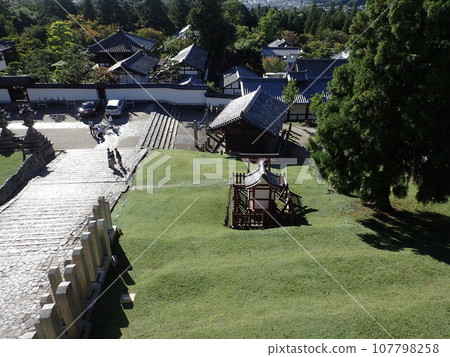 東大寺,正式名稱為奈良大佛寺,位於奈良縣奈良市,是金光名四天王護國寺的寺廟。 東大寺,正式名稱為奈良大佛寺,位於奈良縣奈良市,是金光名四天王護國寺的寺廟。 107798258