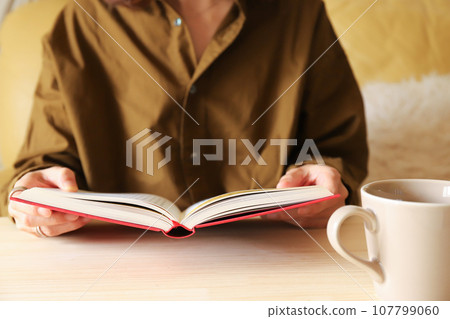 看書的女人 看書的女人 107799060