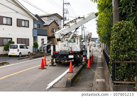 Aerial work vehicle, truck type bucket straight extension type Aerial work vehicle, truck type bucket straight extension type 107801213