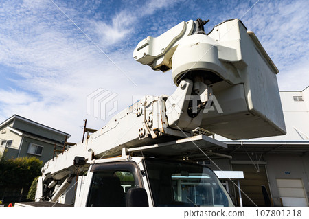 高空作業車、卡車式鏟鬥直伸式 107801218