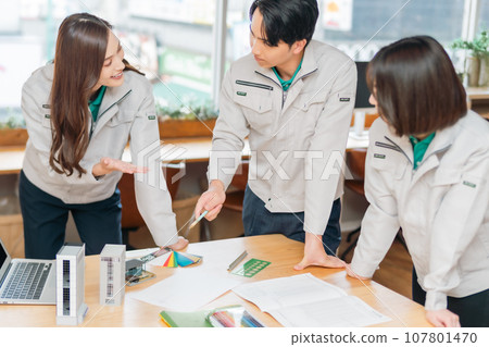 An engineer formulating a construction plan based on a model 107801470