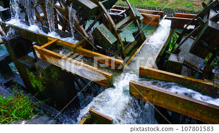 Double water wheel in Asakura City, Fukuoka Prefecture Double water wheel in Asakura City, Fukuoka Prefecture 107801583