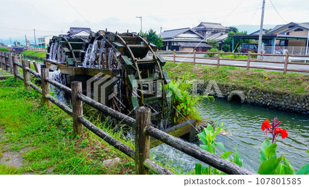 Double water wheel in Asakura City, Fukuoka Prefecture 107801585