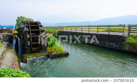 Triple water wheel in Asakura City, Fukuoka Prefecture 107801618
