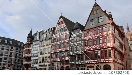 Germany, Frankfurt, Romerplatz cityscape 107802708