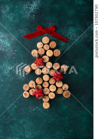Christmas tree from wine corks 107802790
