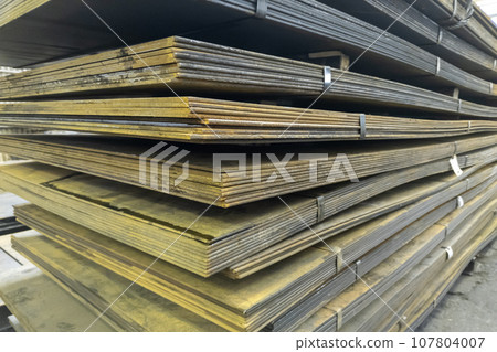 thick rusty hot rolled steel sheets stack corner, close-up 107804007