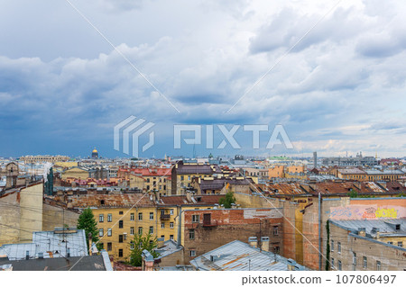 top view of the city roofs in the historical center of Saint Petersburg before the onset of a thunderstorm 107806497