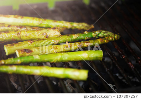 Asparagus beans are cooked on the grill grate. Roasted asparagus beans. Asparagus beans are cooked on the grill grate. Roasted asparagus beans. 107807257