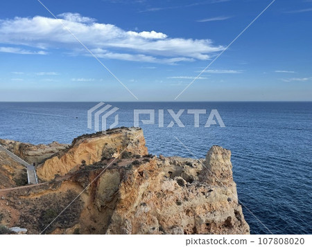 Reef formation from sandstone on the coast.Algar Seco, Carvoeiro. 107808020