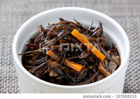 simmered hijiki. simmered hijiki. 107808333