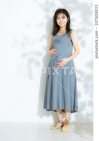 Pregnant woman Pregnant woman 107808833