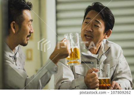 工人們敬酒 工人們敬酒 107809262