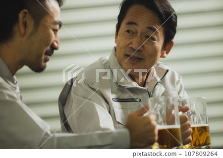 工人們敬酒 工人們敬酒 107809264