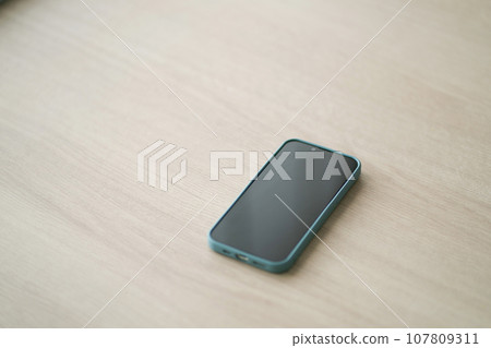 smartphone placed on the table 107809311