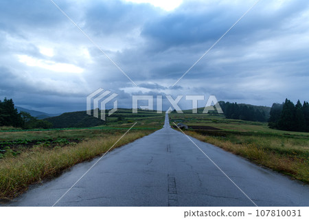 高原的一條路 107810031