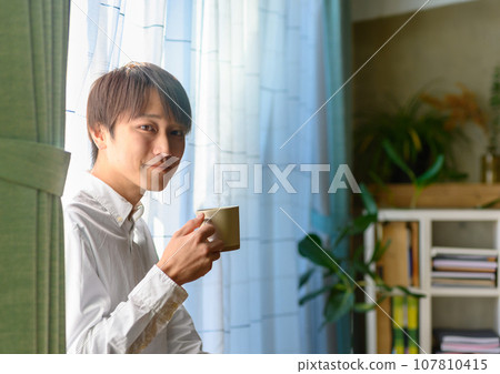 喝咖啡的男人 107810415