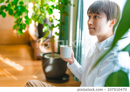 喝咖啡的男人 107810470