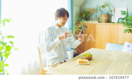 智能手機和男性 107810477