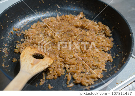 Fried onion with rye 107811457