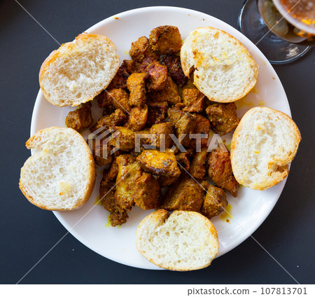 Pinchos morunos, moorish skewers with bread Pinchos morunos, moorish skewers with bread 107813701