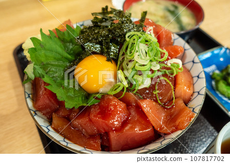 來自日本和歌山縣那智勝浦町的非常美味的魚湯碗 來自日本和歌山縣那智勝浦町的非常美味的魚湯碗 107817702