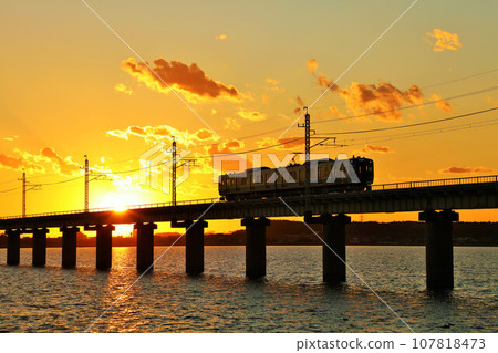 Ibaraki Prefecture, autumn evening, Kitaura Bridge and train Ibaraki Prefecture, autumn evening, Kitaura Bridge and train 107818473
