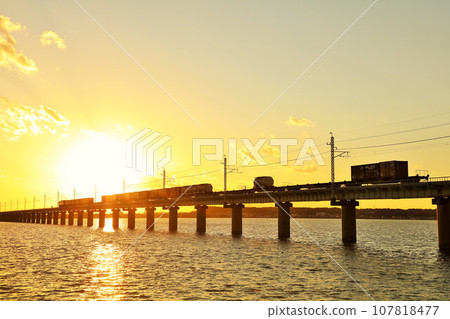 Ibaraki Prefecture, autumn evening, Kitaura Bridge and freight train 107818477