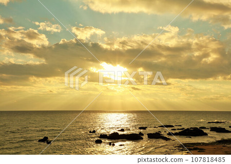 秋黎明海和天使梯 107818485