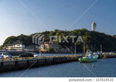[Kanagawa Prefecture] Early morning scenery of Enoshima 107818510