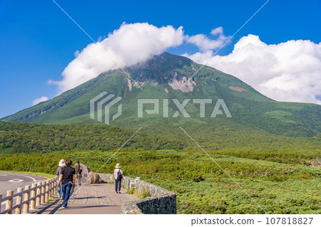 Usudake/Shiretoko National Park, the highest mountain on the Shiretoko Peninsula, Shiretoko Pass Observation Deck 107818827