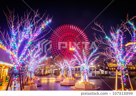 [神奈川的城市景觀]橫濱港未來城市夜景（摩天輪與彩燈） 107818899
