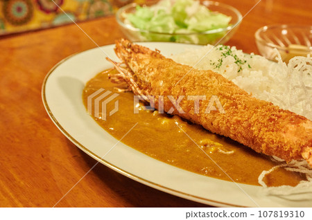 Curry rice with fried shrimp Cuisine Coffee shop 107819310