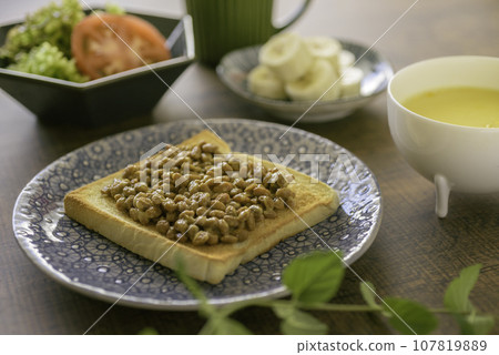 Natto toast breakfast 107819889