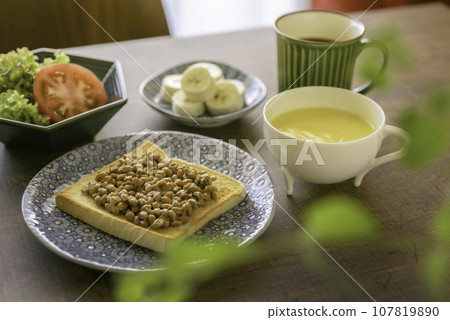 納豆吐司早餐 107819890