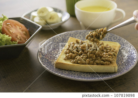 納豆吐司早餐 納豆吐司早餐 107819898