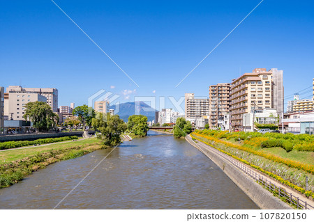 Kitakami River and Mt. Iwate seen from Kaiun Bridge, Kaiun Bridge flowerbed and promenade, the main entrance to Morioka 107820150