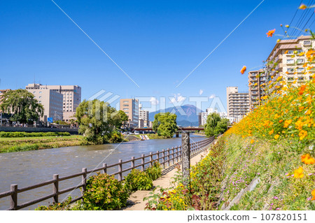 從開雲橋看到的北上川和岩手山、開雲橋花壇和散步道、盛岡的正門 107820151