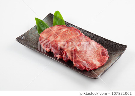 Thick-sliced beef tongue slices are essential for yakiniku 107821061