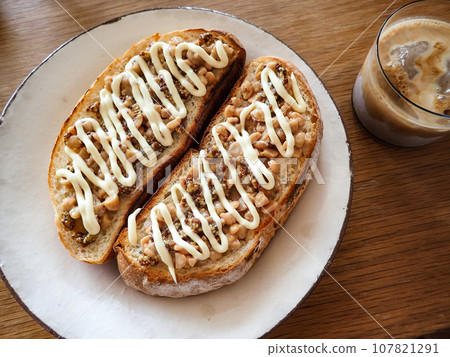 Natto toast and iced coffee 107821291