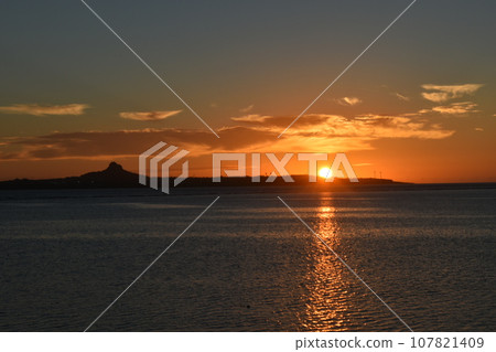 Sunset over the sea Sunset over the sea 107821409