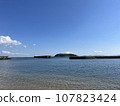 藍天和大海和藍色的大海 107823424