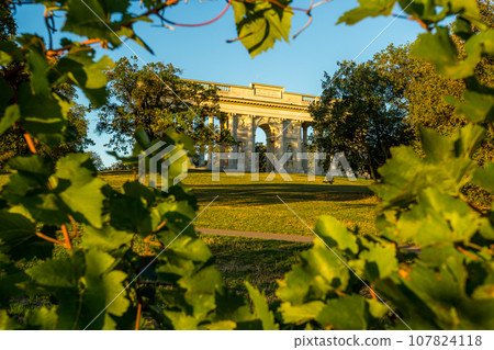Colonnade on Reistna Colonnade on Reistna 107824118