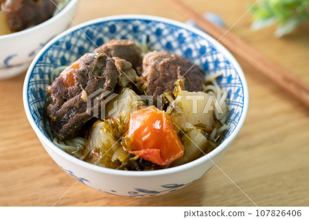 牛肉麵 牛肉 麵 麵條 Beef noodle soup ビーフヌードル 107826406