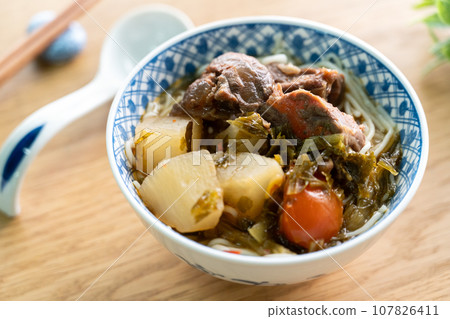 牛肉麵 牛肉 麵 麵條 Beef noodle soup ビーフヌードル 107826411